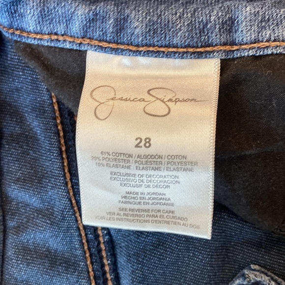 Jessica Simpson stretchy Jean shorts - Picture 3 of 3